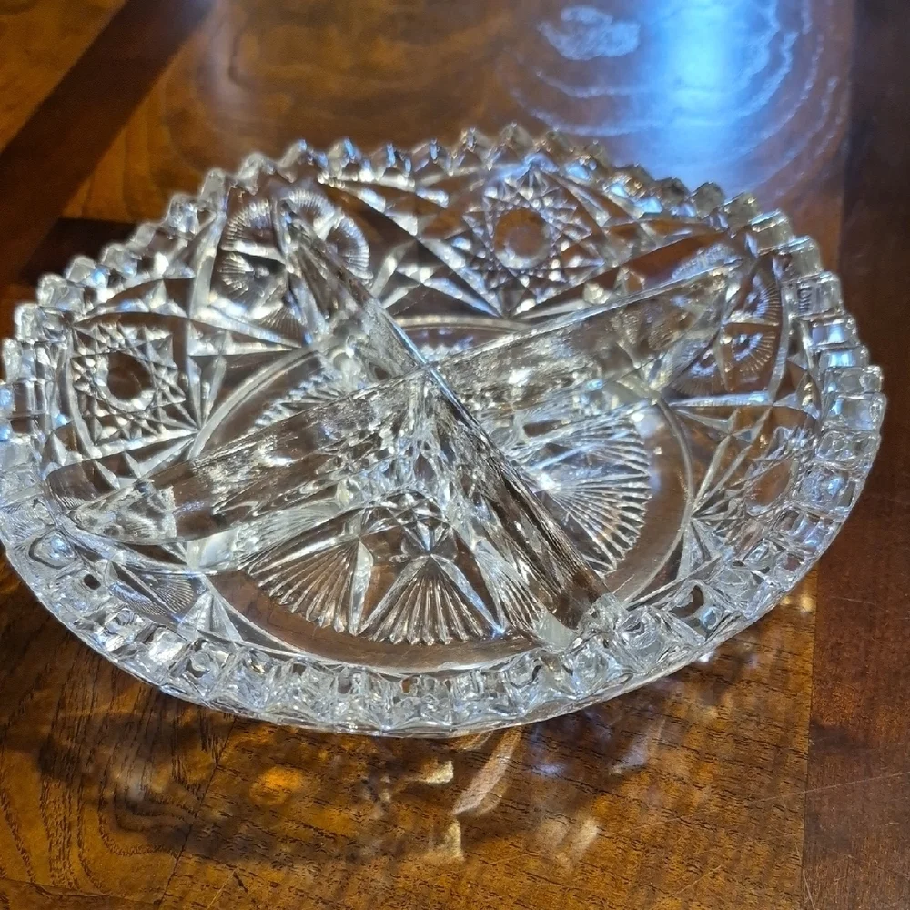 Elegant Crystal Cut Glass Bowl - Picture 2 of 7